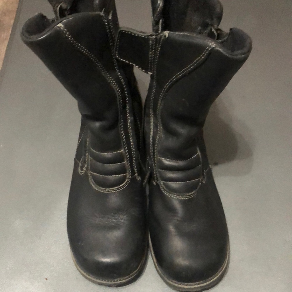 Women’s Harley-Davidson riding boots. Ankle zippers. Only worn a few times.